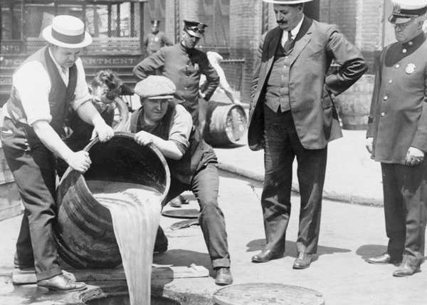 OnThisDay: January 17th 1920, Prohibition of alcohol in The U.S as a result of 18th Amendment